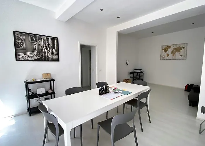 Frezza Business Office & Lounge
