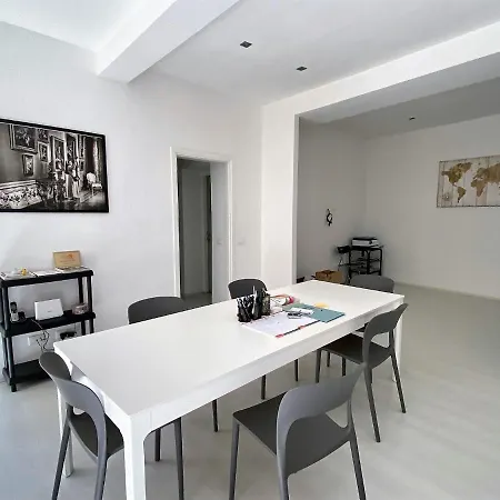 Frezza Business Office & Lounge